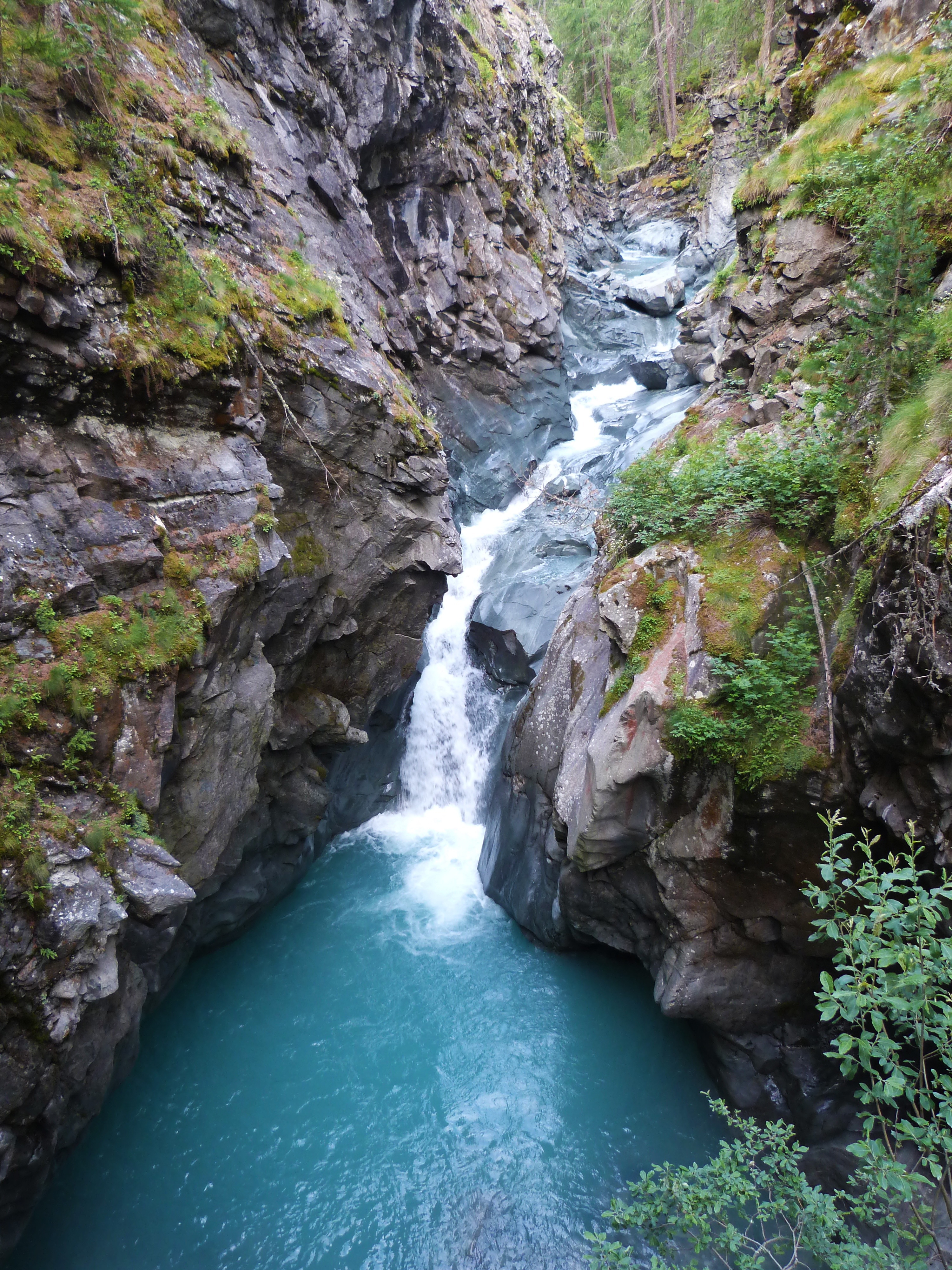 https://mdw-travel-data-us-east-1.s3.amazonaws.com/img/country/Switzerland/Gorner-Gorge/img_00.jpg