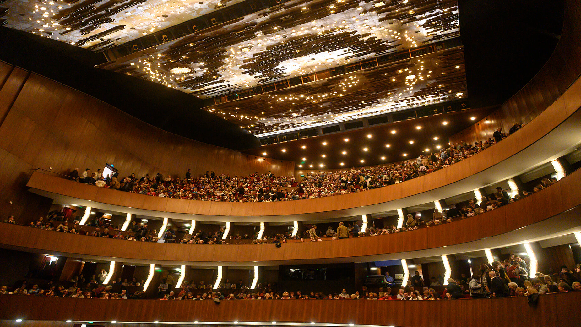 https://mdw-travel-data-us-east-1.s3.amazonaws.com/img/country/Switzerland/Grand-Theatre-de-Geneve/img_01.jpg