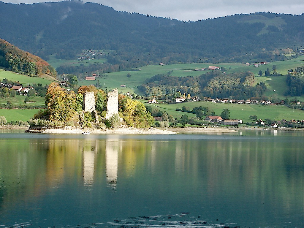 https://mdw-travel-data-us-east-1.s3.amazonaws.com/img/country/Switzerland/Greyerzersee/img_01.jpg