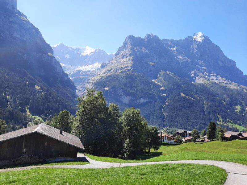 https://mdw-travel-data-us-east-1.s3.amazonaws.com/img/country/Switzerland/Grindelwald/img_01.jpg