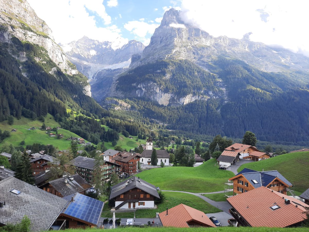 https://mdw-travel-data-us-east-1.s3.amazonaws.com/img/country/Switzerland/Grindelwald/img_03.jpg