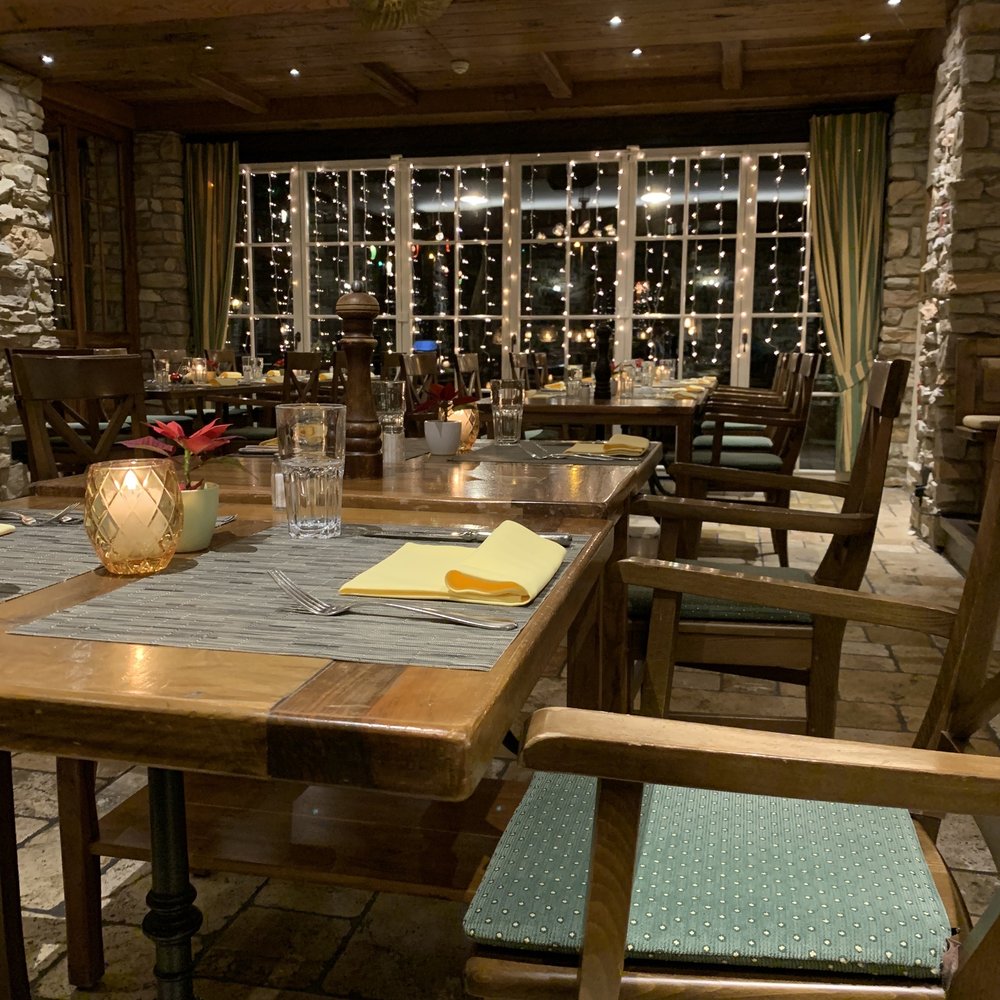 https://mdw-travel-data-us-east-1.s3.amazonaws.com/img/country/Switzerland/Grotto-Broggini/img_02.jpg