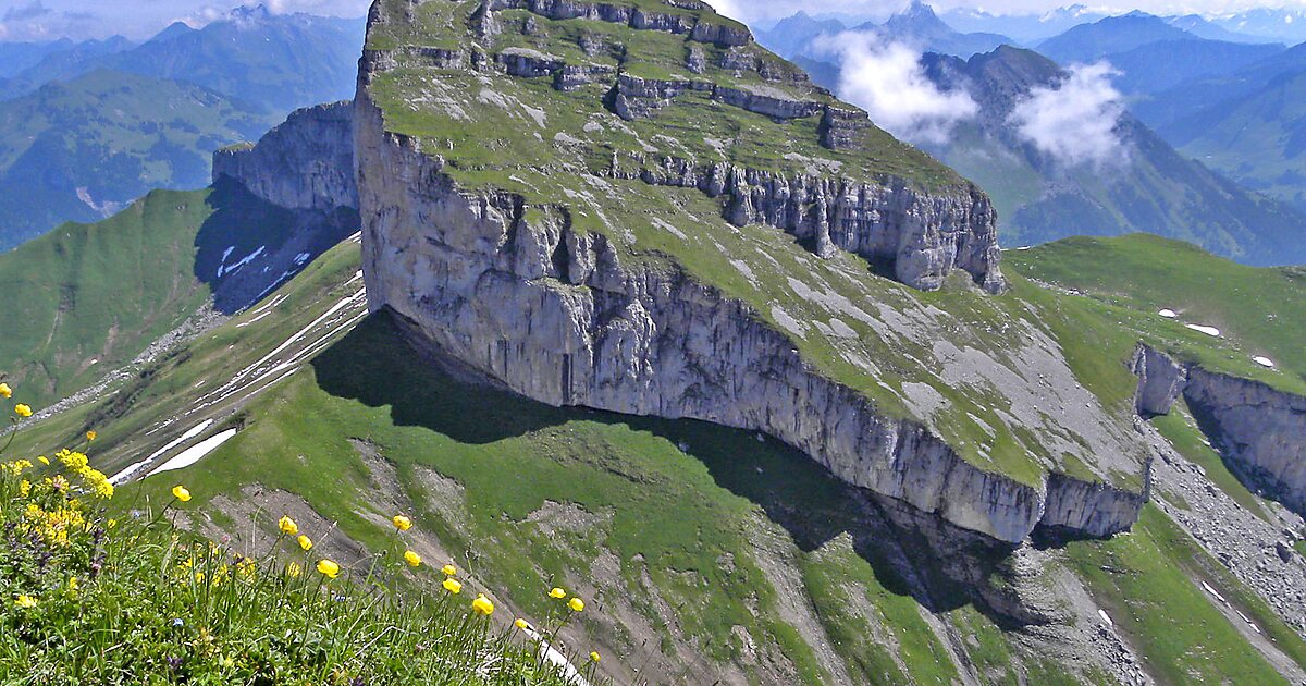 https://mdw-travel-data-us-east-1.s3.amazonaws.com/img/country/Switzerland/Gruyere-Pays-dEnhaut-Regional-Nature-Park/img_02.jpg