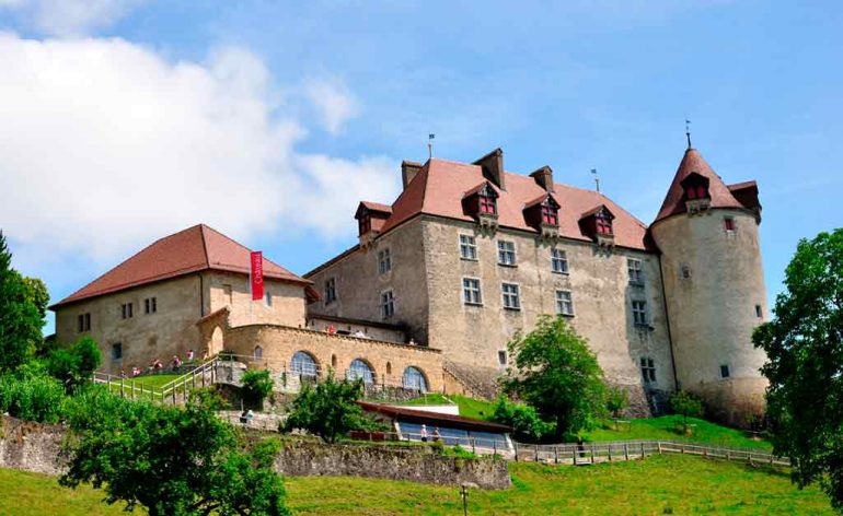 https://mdw-travel-data-us-east-1.s3.amazonaws.com/img/country/Switzerland/Gruyeres-Castle/img_00.jpg