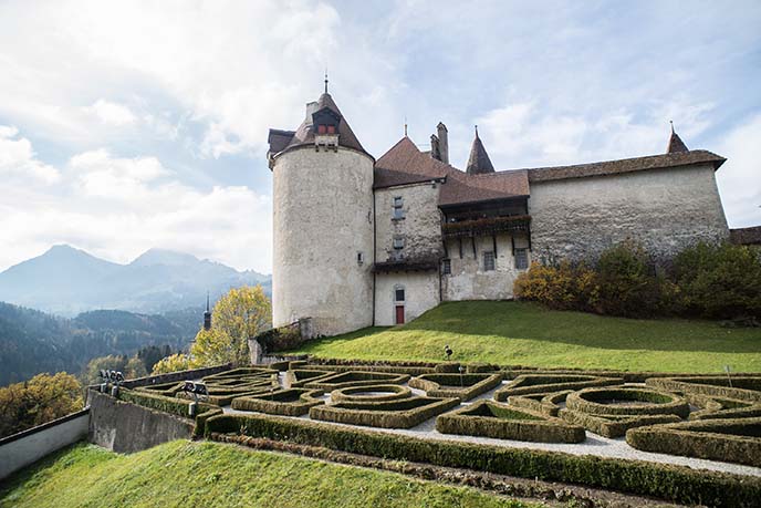 https://mdw-travel-data-us-east-1.s3.amazonaws.com/img/country/Switzerland/Gruyeres-Castle/img_01.jpg