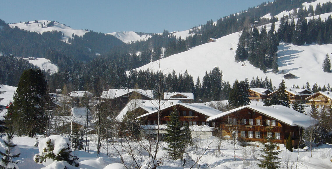 https://mdw-travel-data-us-east-1.s3.amazonaws.com/img/country/Switzerland/Gstaad-Ice-Rink/img_01.jpg
