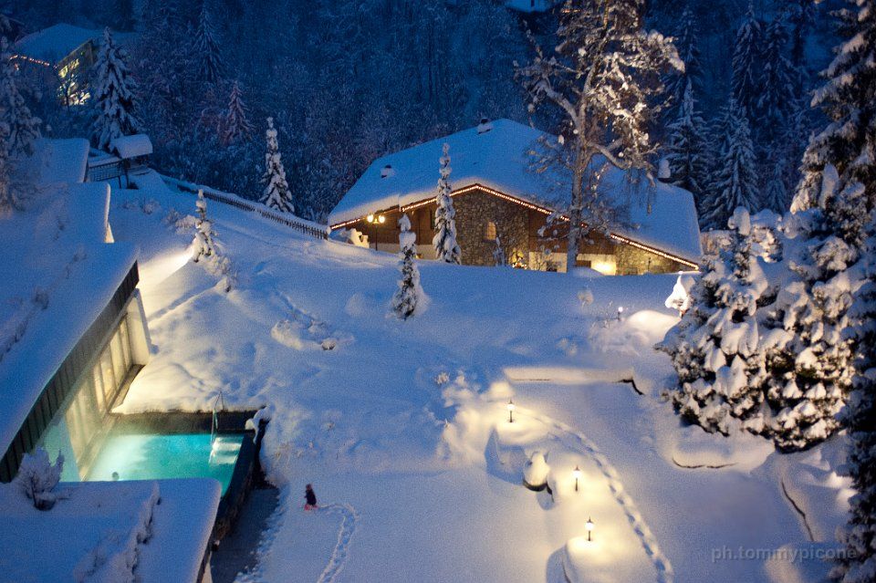 https://mdw-travel-data-us-east-1.s3.amazonaws.com/img/country/Switzerland/Gstaad-Ice-Rink/img_02.jpg
