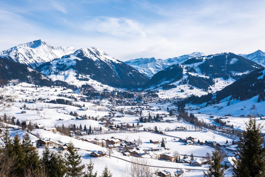 https://mdw-travel-data-us-east-1.s3.amazonaws.com/img/country/Switzerland/Gstaad-Ice-Rink/img_03.jpg