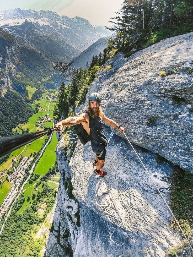 https://mdw-travel-data-us-east-1.s3.amazonaws.com/img/country/Switzerland/Hiking-and-Via-Ferrata/img_00.jpg