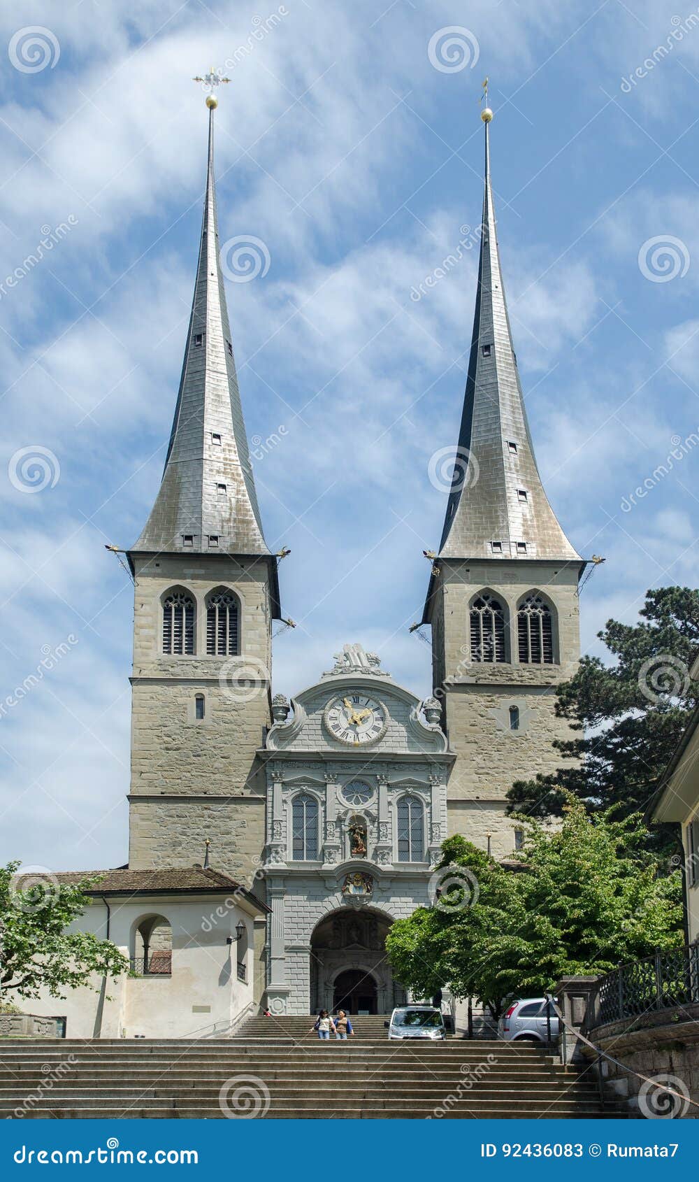 https://mdw-travel-data-us-east-1.s3.amazonaws.com/img/country/Switzerland/Hofkirche-St-Leodegar/img_01.jpg