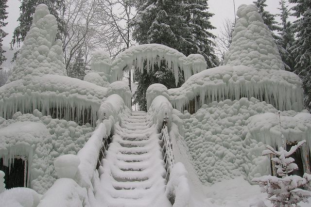 https://mdw-travel-data-us-east-1.s3.amazonaws.com/img/country/Switzerland/Ice-Palace/img_02.jpg