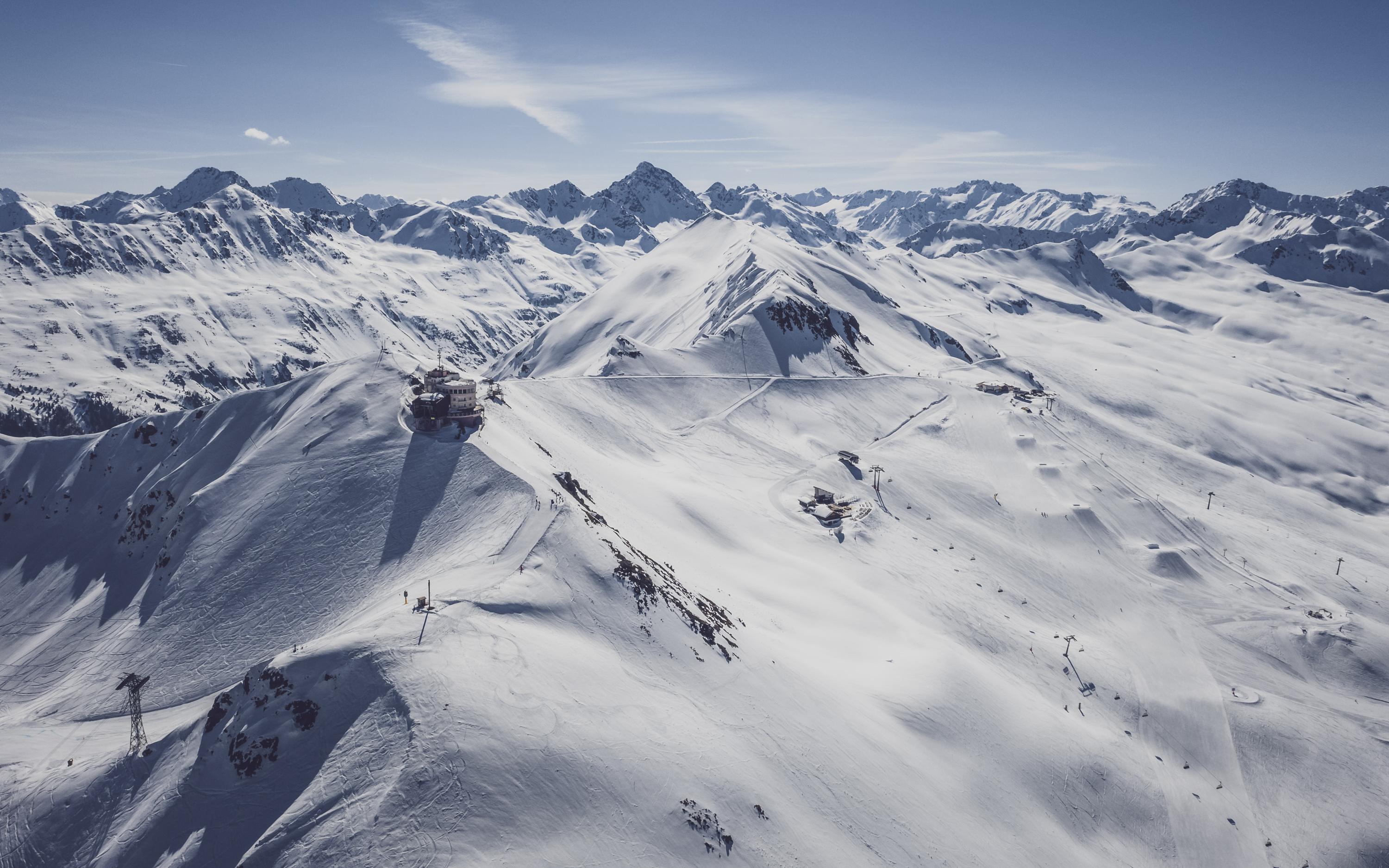 https://mdw-travel-data-us-east-1.s3.amazonaws.com/img/country/Switzerland/Jakobshorn/img_00.jpg