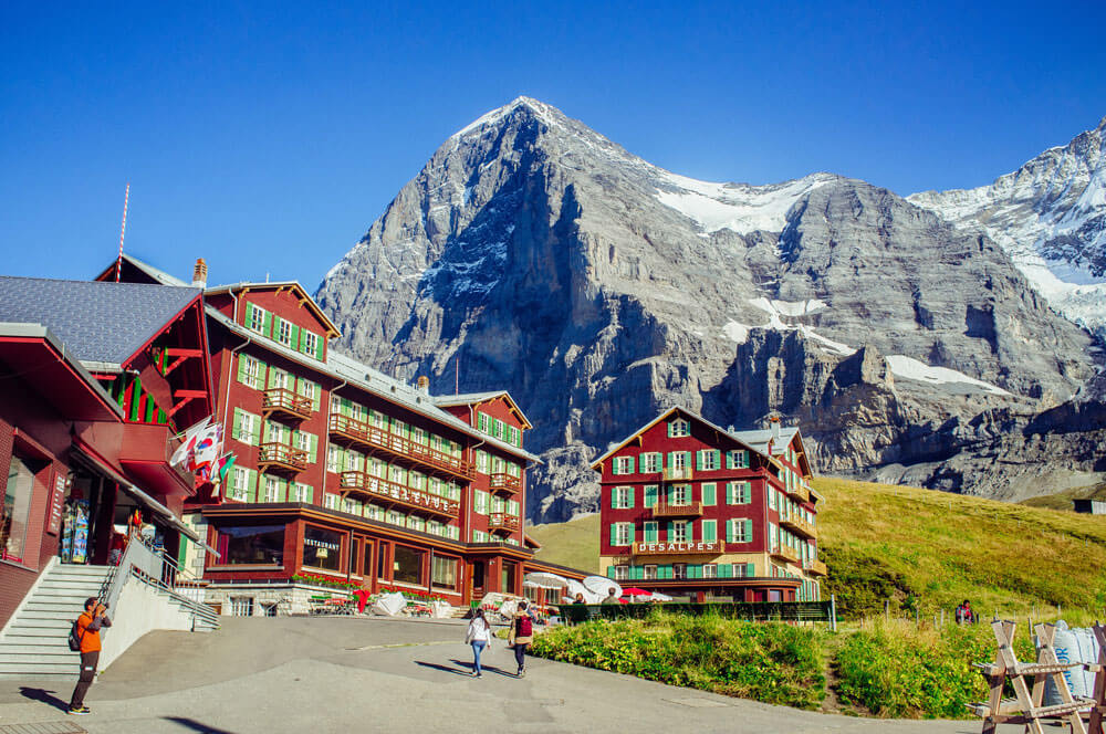 https://mdw-travel-data-us-east-1.s3.amazonaws.com/img/country/Switzerland/Jungfraujoch/img_00.jpg