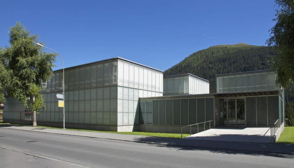 https://mdw-travel-data-us-east-1.s3.amazonaws.com/img/country/Switzerland/Kirchner-House/img_01.jpg