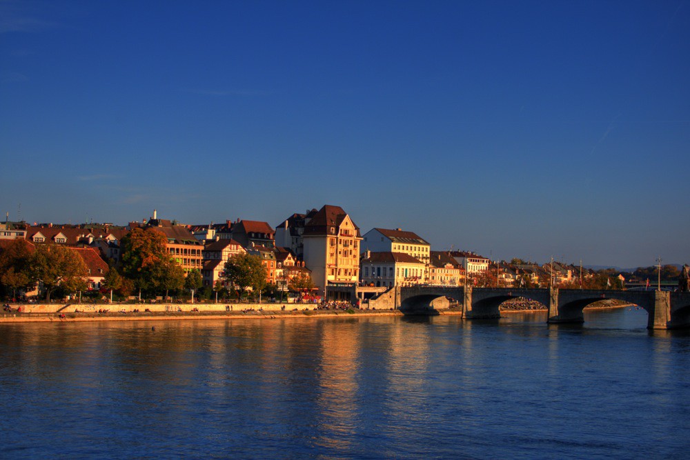 https://mdw-travel-data-us-east-1.s3.amazonaws.com/img/country/Switzerland/Kleinbasler-Rheinufer/img_00.jpg