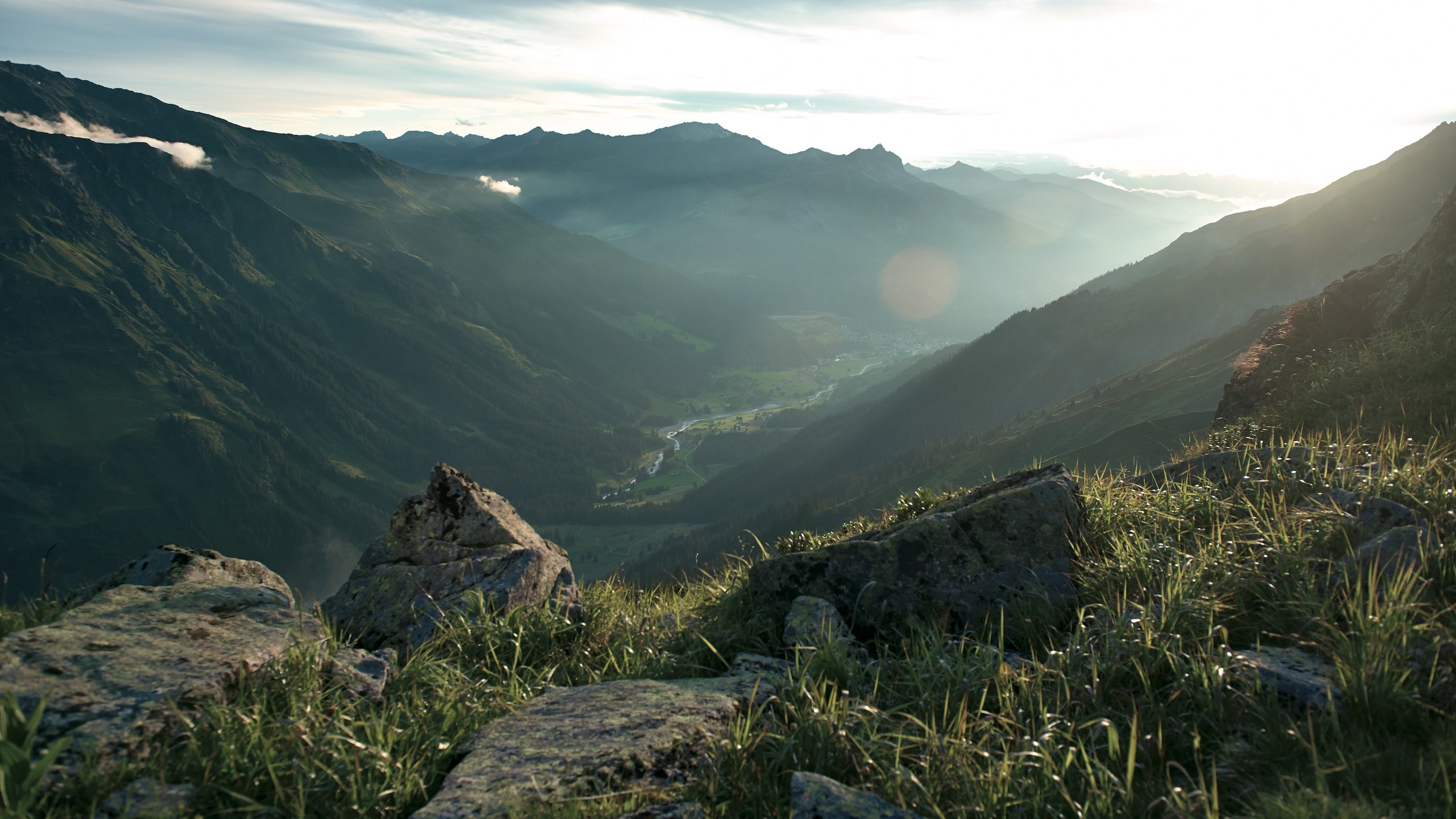 https://mdw-travel-data-us-east-1.s3.amazonaws.com/img/country/Switzerland/Klosters-Serneus/img_02.jpg