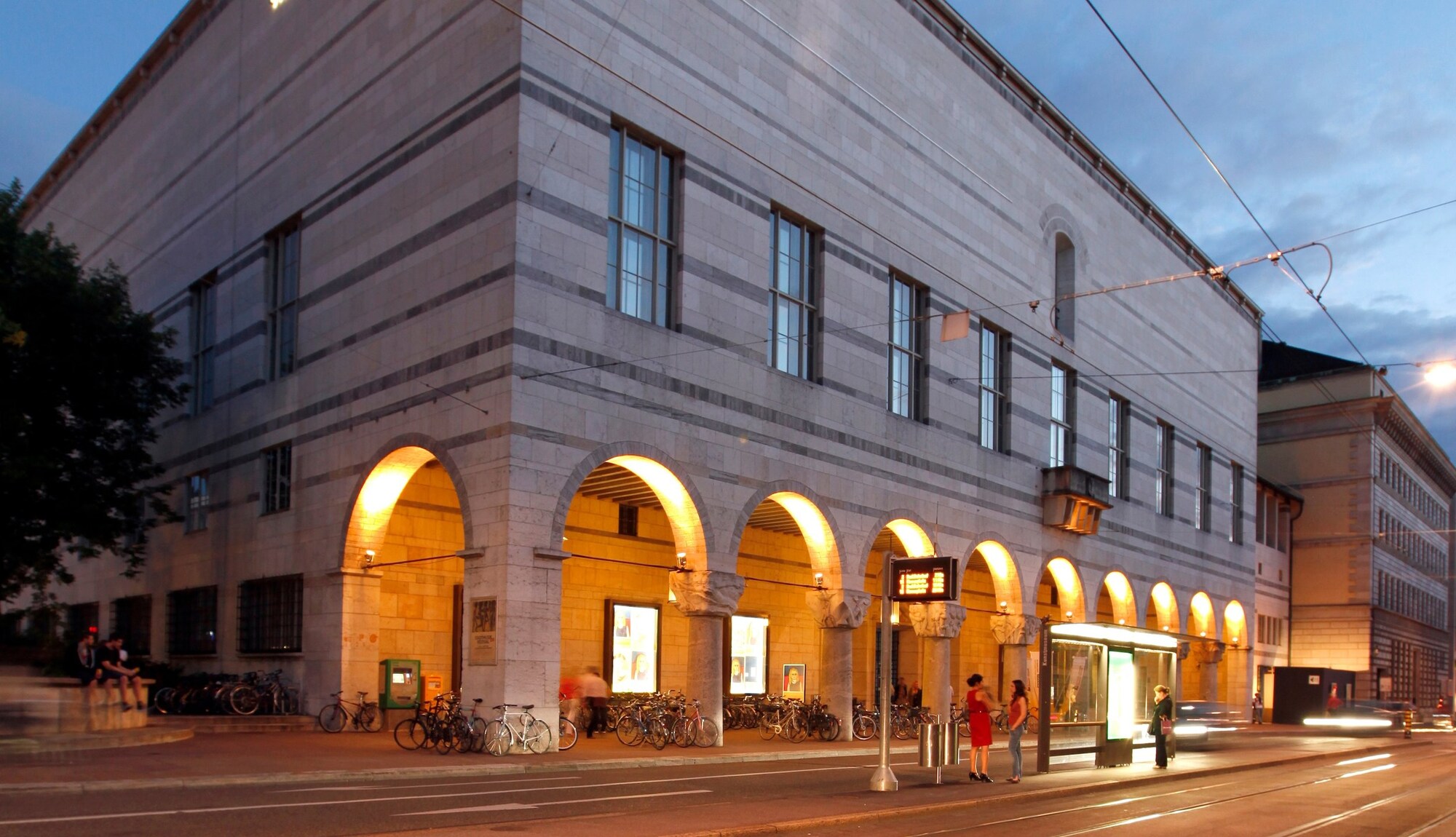 https://mdw-travel-data-us-east-1.s3.amazonaws.com/img/country/Switzerland/Kunstmuseum-Basel/img_03.jpg