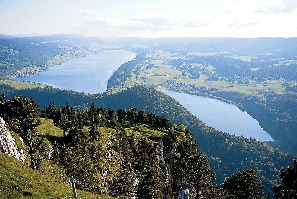 https://mdw-travel-data-us-east-1.s3.amazonaws.com/img/country/Switzerland/La-Petite-Joux/img_03.jpg