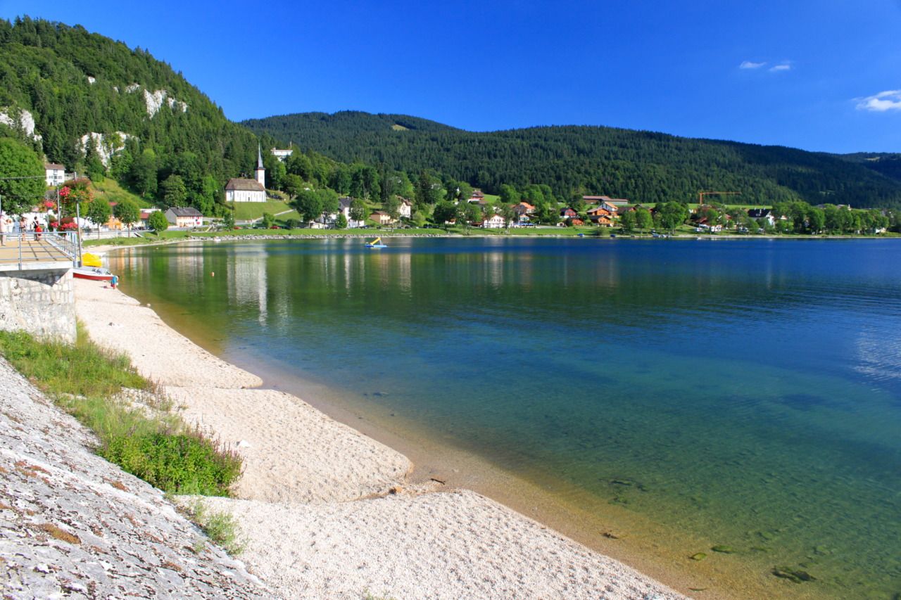 https://mdw-travel-data-us-east-1.s3.amazonaws.com/img/country/Switzerland/Lac-de-Joux/img_01.jpg
