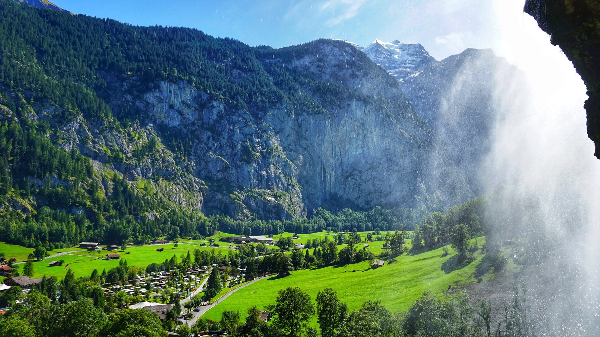 https://mdw-travel-data-us-east-1.s3.amazonaws.com/img/country/Switzerland/Lake-Brienz/img_02.jpg
