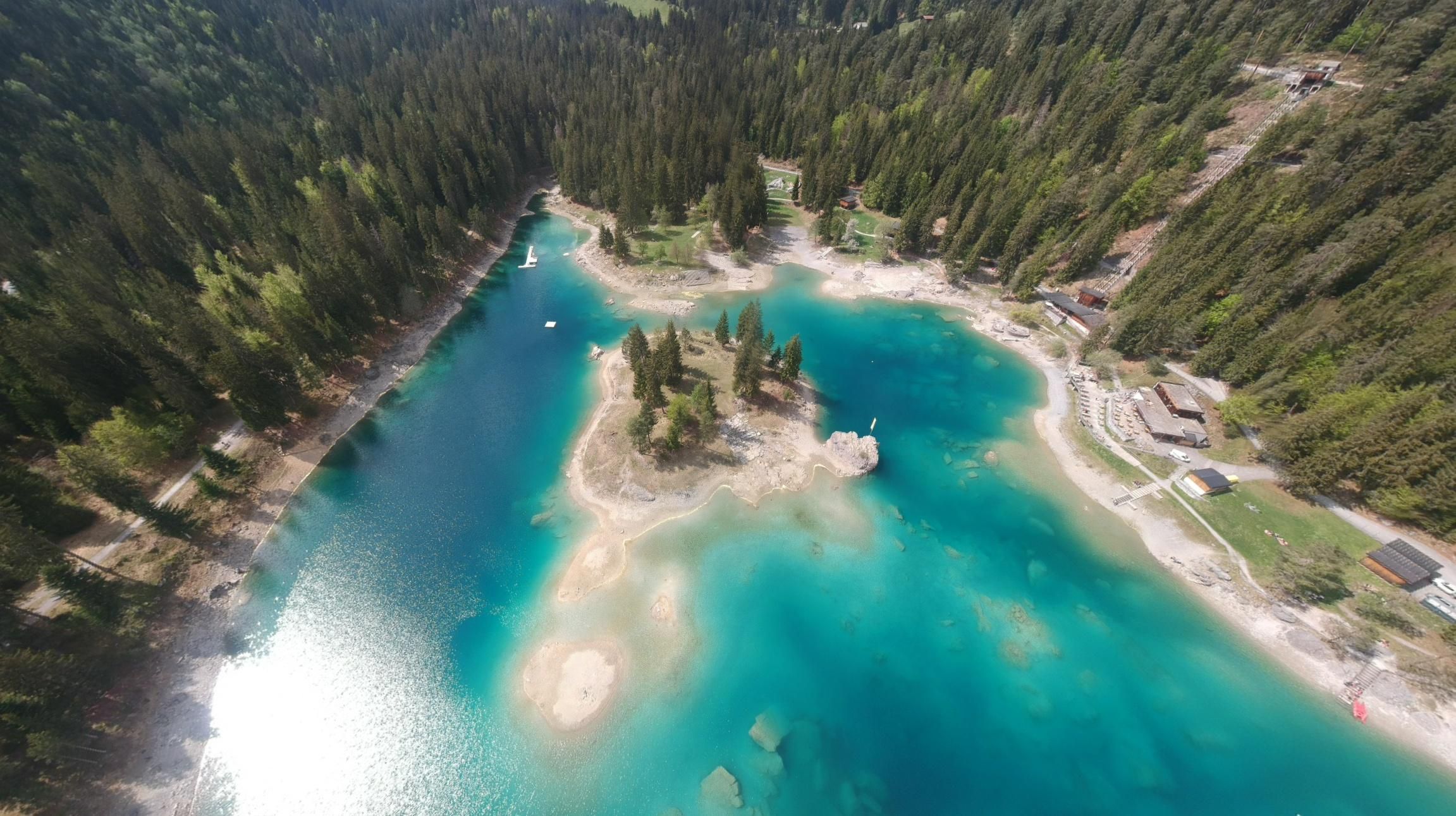 https://mdw-travel-data-us-east-1.s3.amazonaws.com/img/country/Switzerland/Lake-Cauma/img_00.jpg