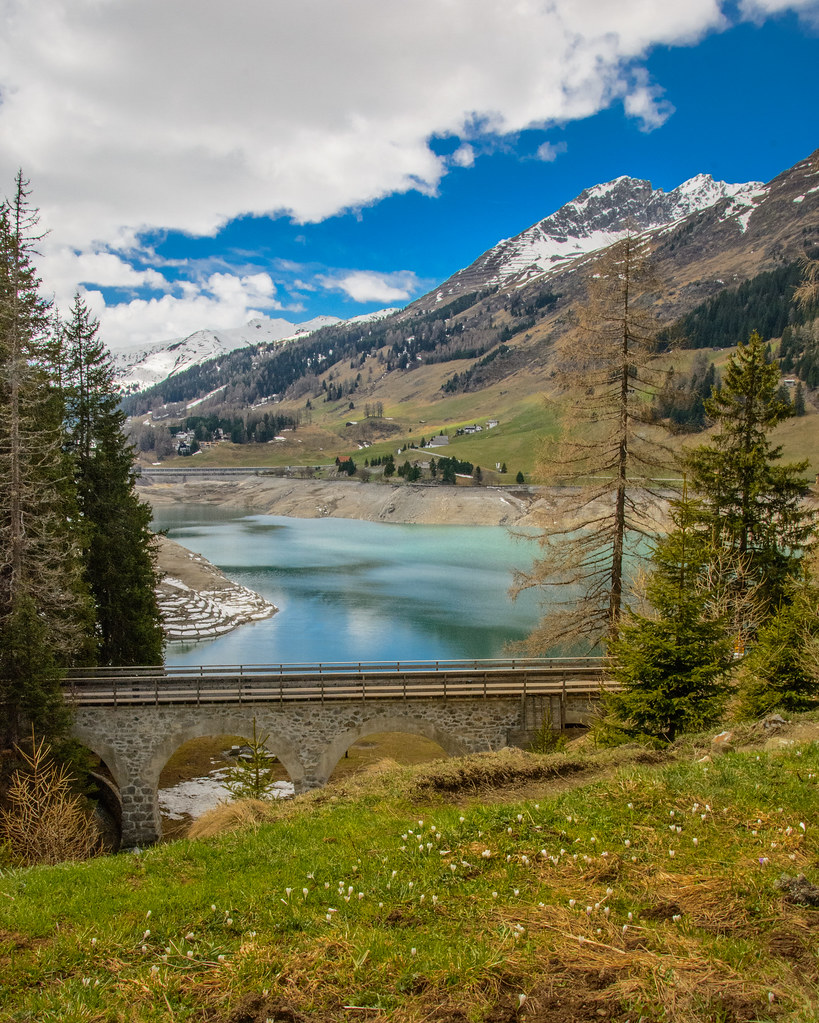 https://mdw-travel-data-us-east-1.s3.amazonaws.com/img/country/Switzerland/Lake-Davos/img_03.jpg