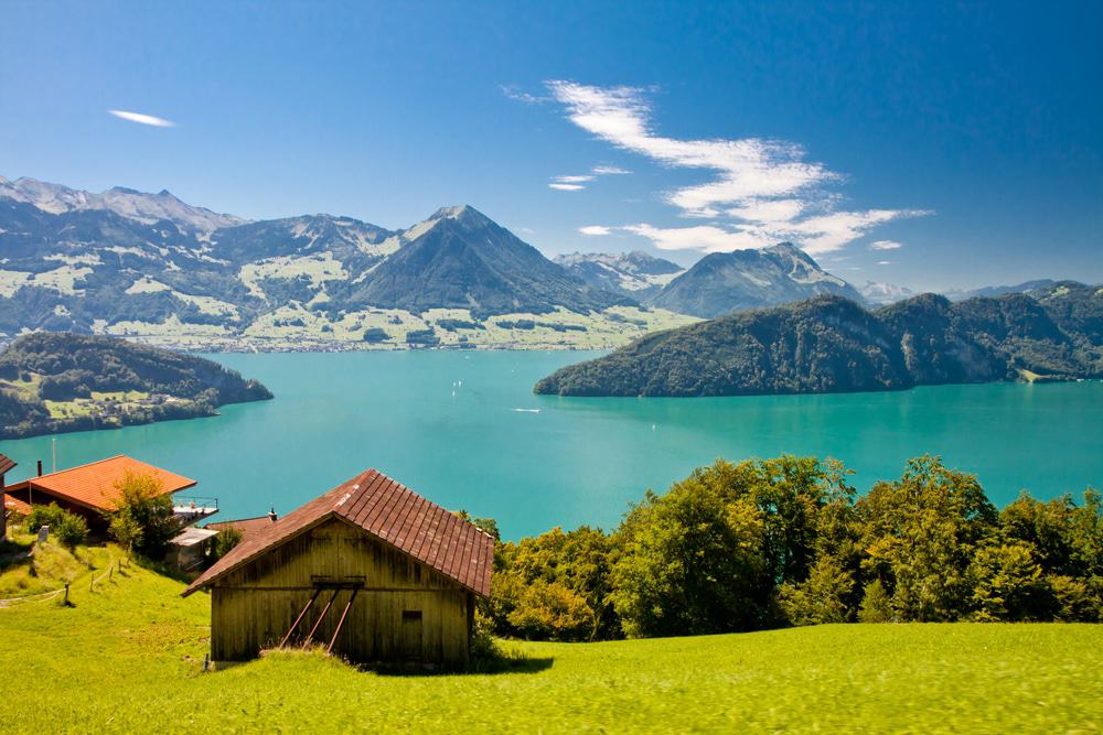 https://mdw-travel-data-us-east-1.s3.amazonaws.com/img/country/Switzerland/Lake-Lucerne/img_00.jpg