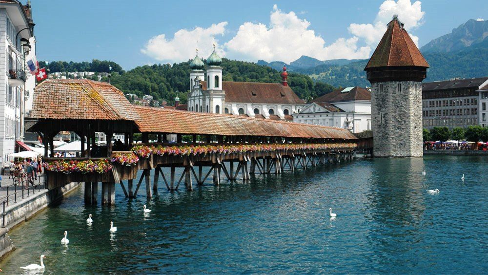 https://mdw-travel-data-us-east-1.s3.amazonaws.com/img/country/Switzerland/Lake-Lucerne/img_03.jpg