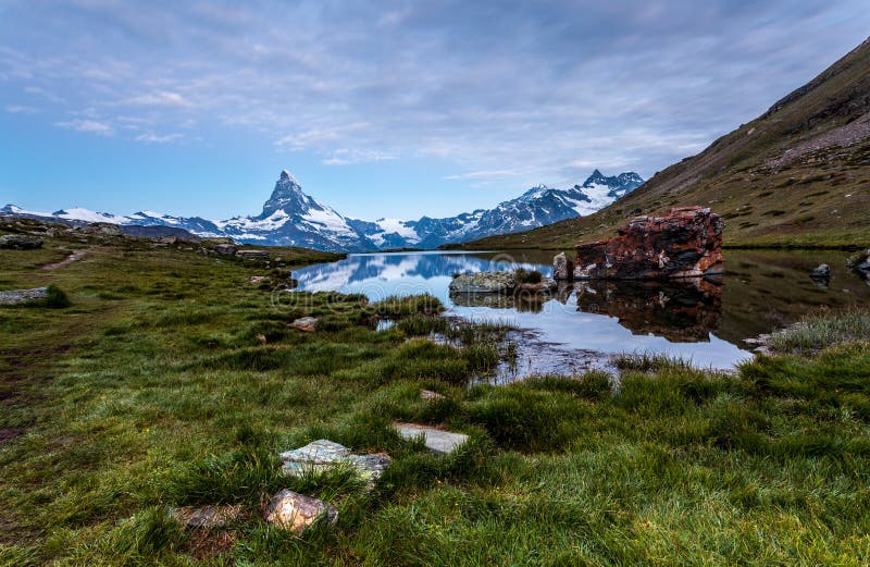 https://mdw-travel-data-us-east-1.s3.amazonaws.com/img/country/Switzerland/Lake-Stellisee/img_01.jpg