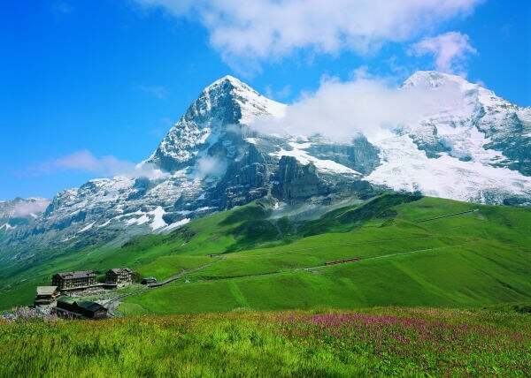 https://mdw-travel-data-us-east-1.s3.amazonaws.com/img/country/Switzerland/Lauberhorn/img_02.jpg