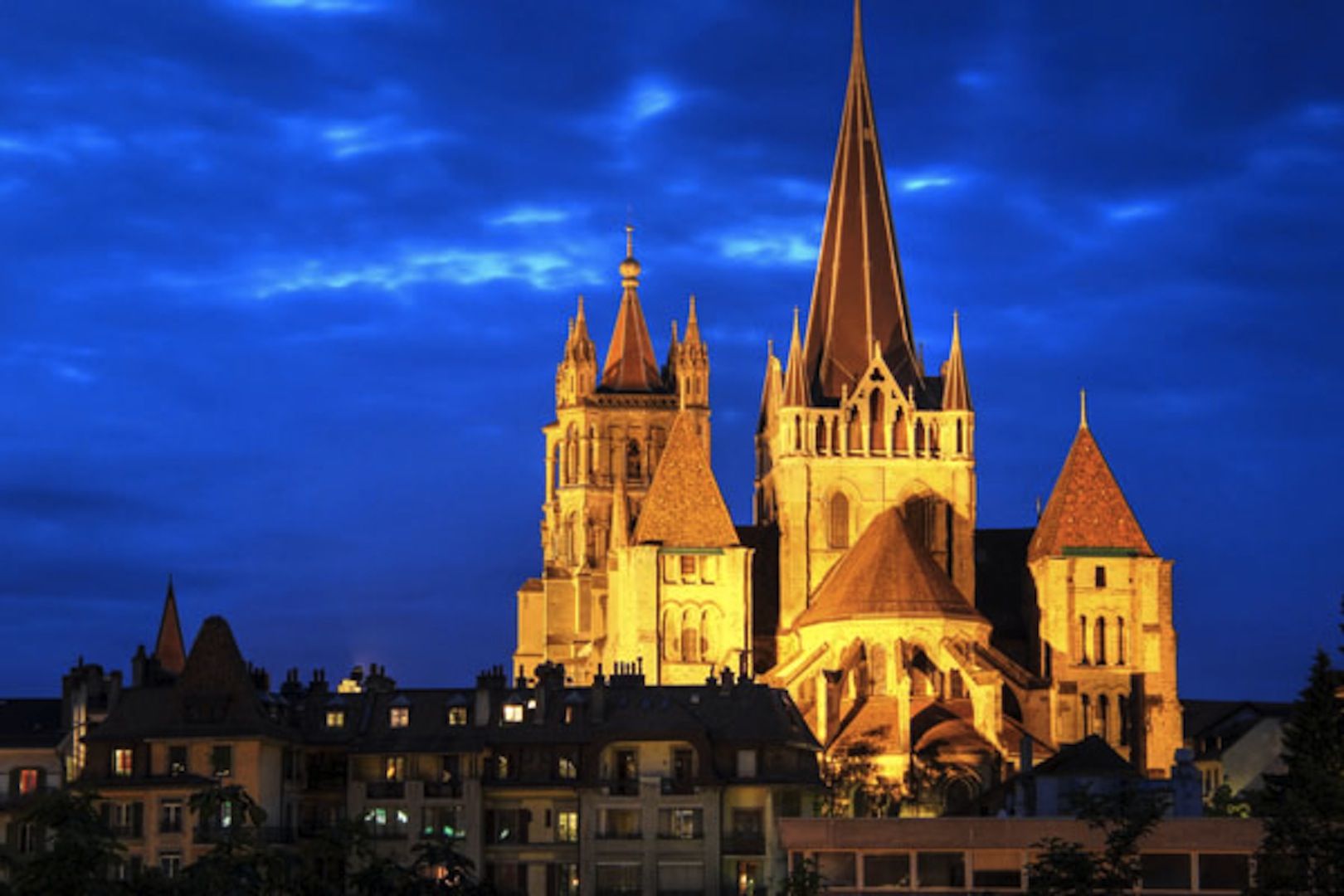 https://mdw-travel-data-us-east-1.s3.amazonaws.com/img/country/Switzerland/Lausanne-Cathedral/img_01.jpg
