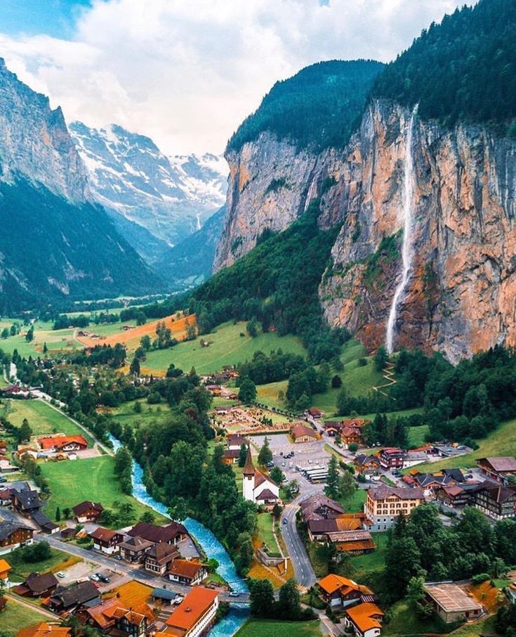 https://mdw-travel-data-us-east-1.s3.amazonaws.com/img/country/Switzerland/Lauterbrunnen-Valley-Waterfalls/img_00.jpg