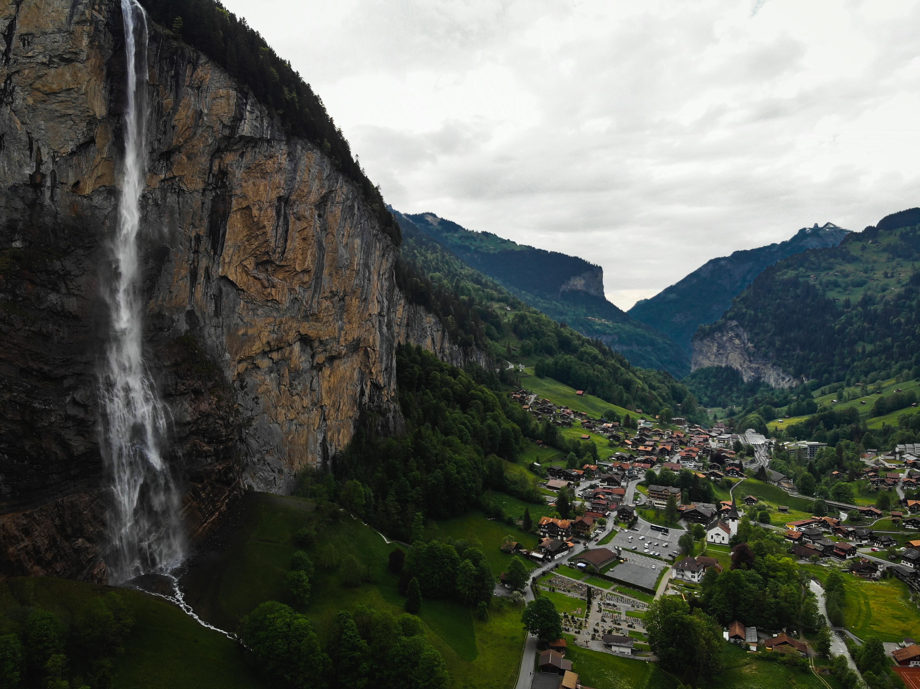 https://mdw-travel-data-us-east-1.s3.amazonaws.com/img/country/Switzerland/Lauterbrunnen-Valley-Waterfalls/img_01.jpg