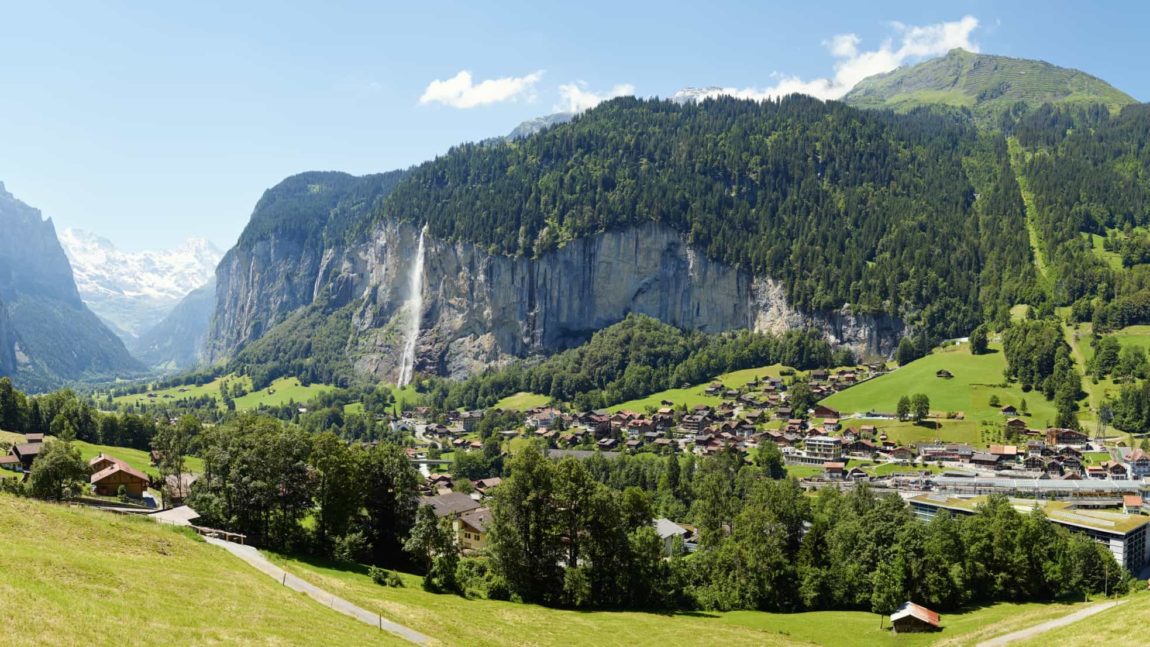https://mdw-travel-data-us-east-1.s3.amazonaws.com/img/country/Switzerland/Lauterbrunnen-Valley/img_03.jpg