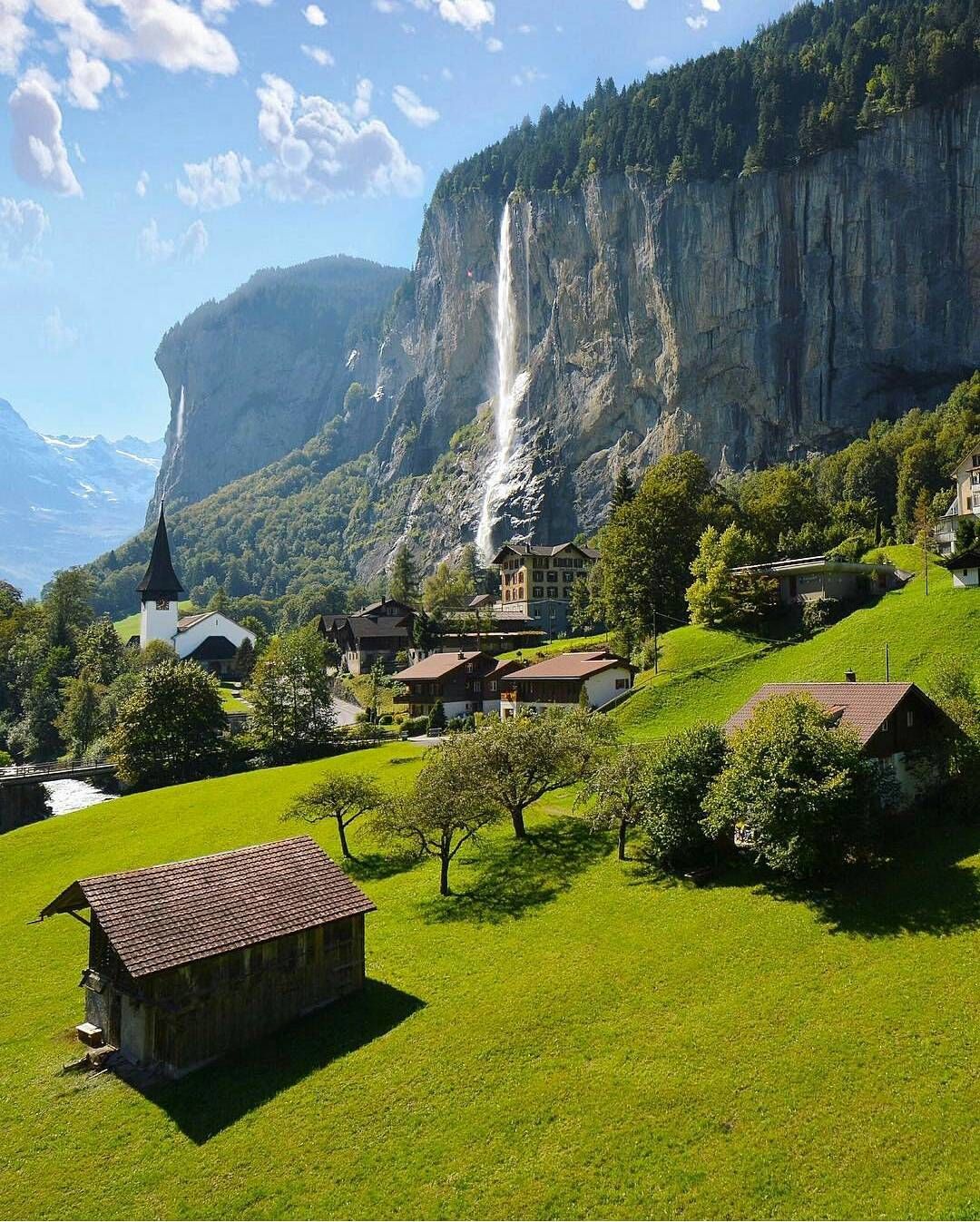 https://mdw-travel-data-us-east-1.s3.amazonaws.com/img/country/Switzerland/Lauterbrunnen/img_01.jpg