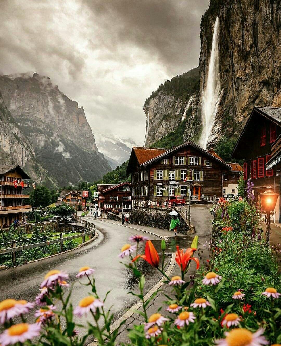 https://mdw-travel-data-us-east-1.s3.amazonaws.com/img/country/Switzerland/Lauterbrunnen/img_02.jpg