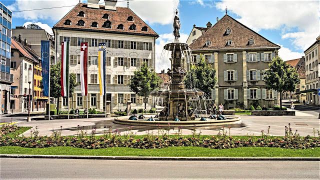 https://mdw-travel-data-us-east-1.s3.amazonaws.com/img/country/Switzerland/Le-Chaux-Express/img_03.jpg