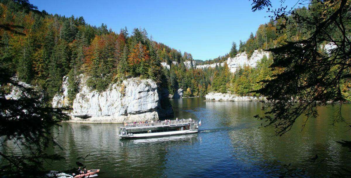 https://mdw-travel-data-us-east-1.s3.amazonaws.com/img/country/Switzerland/Le-Saut-du-Doubs/img_02.jpg