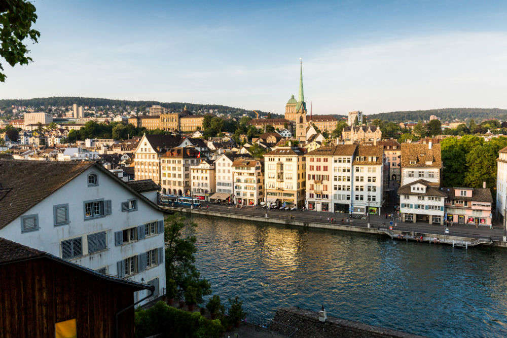 https://mdw-travel-data-us-east-1.s3.amazonaws.com/img/country/Switzerland/Lindenhof-Hill/img_01.jpg