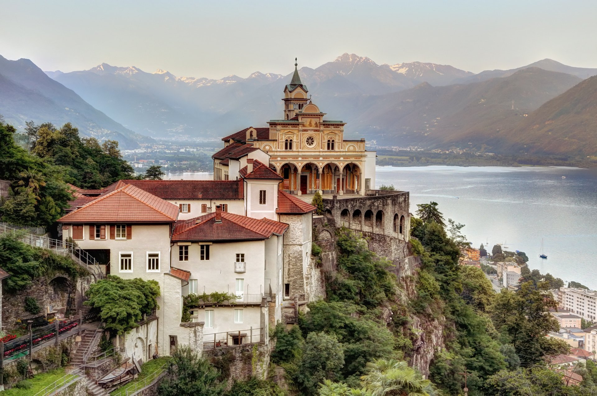 https://mdw-travel-data-us-east-1.s3.amazonaws.com/img/country/Switzerland/Madonna-del-Sasso/img_00.jpg