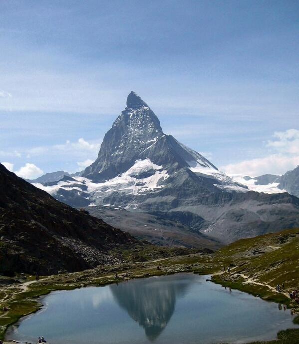 https://mdw-travel-data-us-east-1.s3.amazonaws.com/img/country/Switzerland/Matterhorn/img_03.jpg