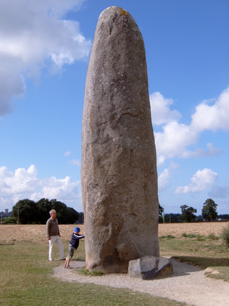 https://mdw-travel-data-us-east-1.s3.amazonaws.com/img/country/Switzerland/Menhir-de-Pierrefeu/img_00.jpg
