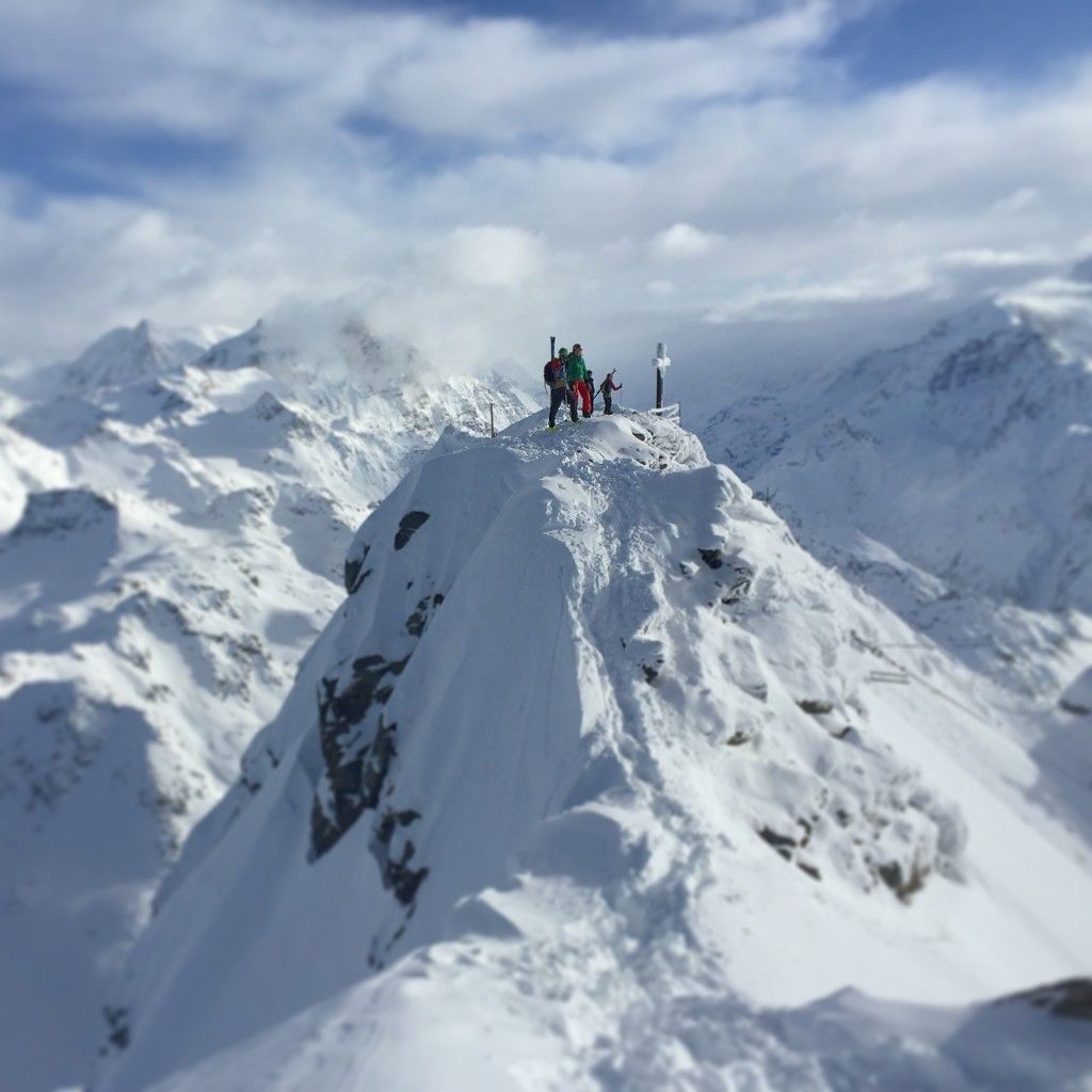 https://mdw-travel-data-us-east-1.s3.amazonaws.com/img/country/Switzerland/Mont-Fort/img_02.jpg