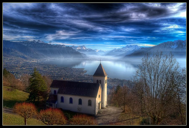 https://mdw-travel-data-us-east-1.s3.amazonaws.com/img/country/Switzerland/Mont-Pelerin/img_00.jpg