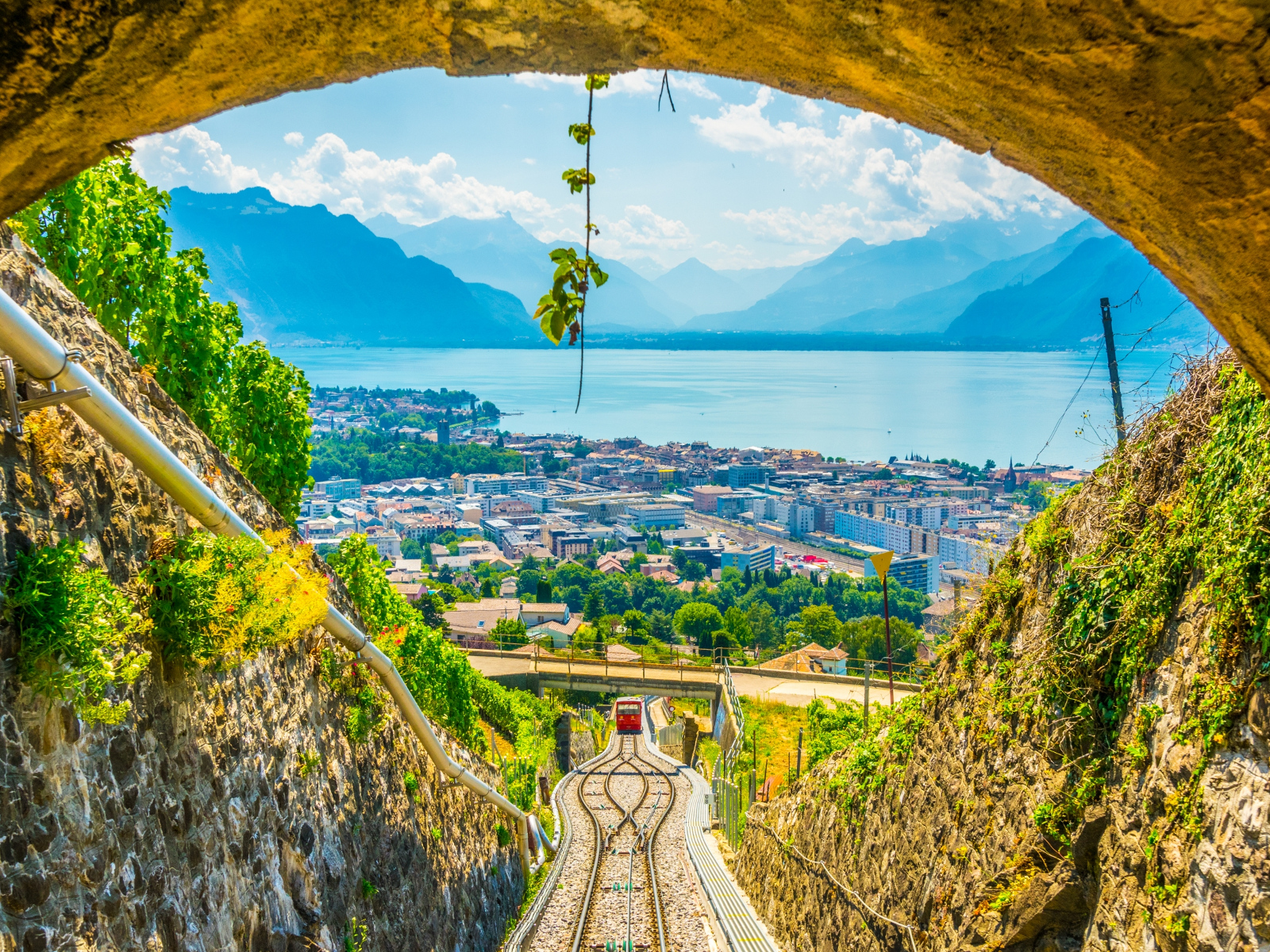 https://mdw-travel-data-us-east-1.s3.amazonaws.com/img/country/Switzerland/Mont-Pelerin/img_01.jpg