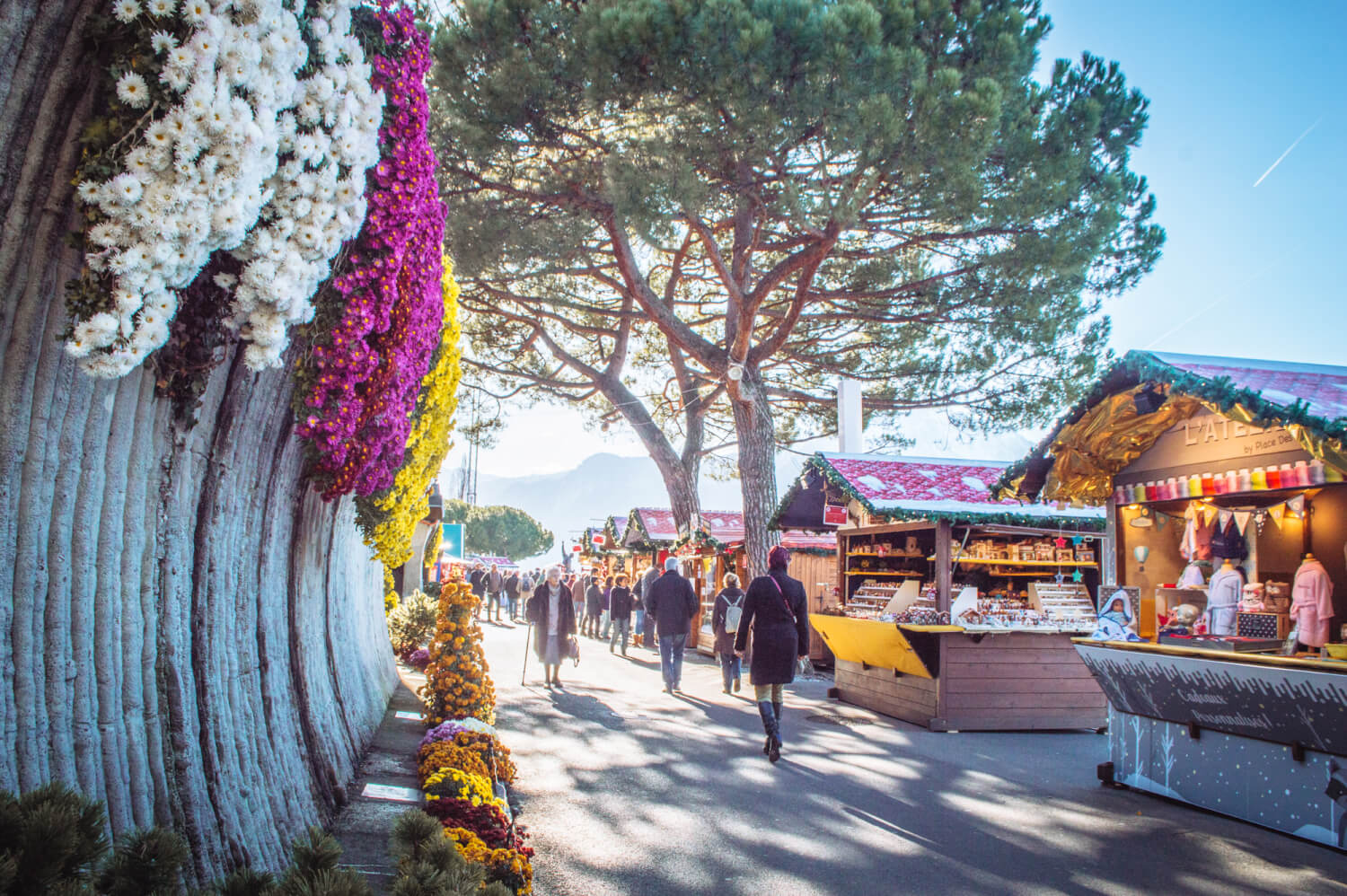 https://mdw-travel-data-us-east-1.s3.amazonaws.com/img/country/Switzerland/Montreux-Christmas-Market/img_01.jpg