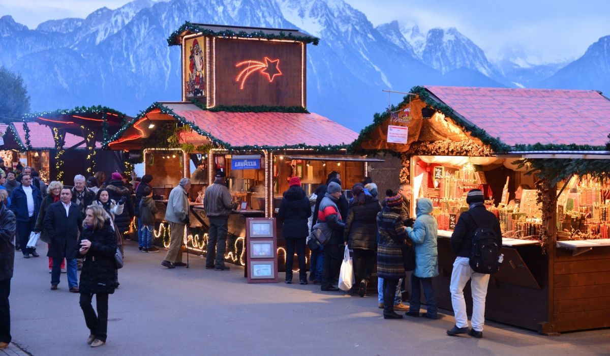 https://mdw-travel-data-us-east-1.s3.amazonaws.com/img/country/Switzerland/Montreux-Christmas-Market/img_02.jpg