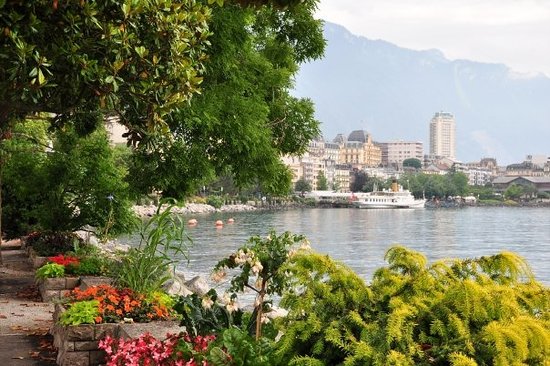 https://mdw-travel-data-us-east-1.s3.amazonaws.com/img/country/Switzerland/Montreux-Lakeside-Promenade/img_01.jpg