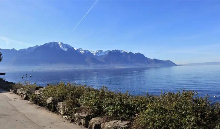 https://mdw-travel-data-us-east-1.s3.amazonaws.com/img/country/Switzerland/Montreux-Lakeside-Promenade/img_02.jpg
