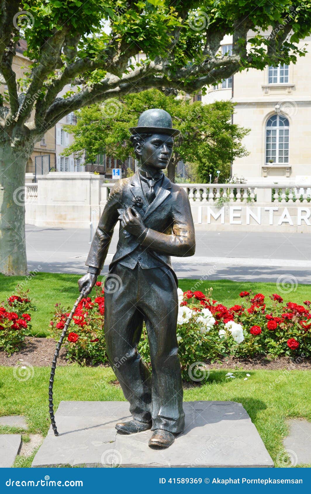 https://mdw-travel-data-us-east-1.s3.amazonaws.com/img/country/Switzerland/Monument-to-Charlie-Chaplin/img_01.jpg